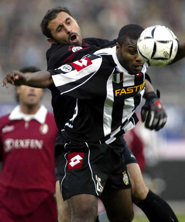 另类数据！埃迪半场交出3分13篮板2盖帽