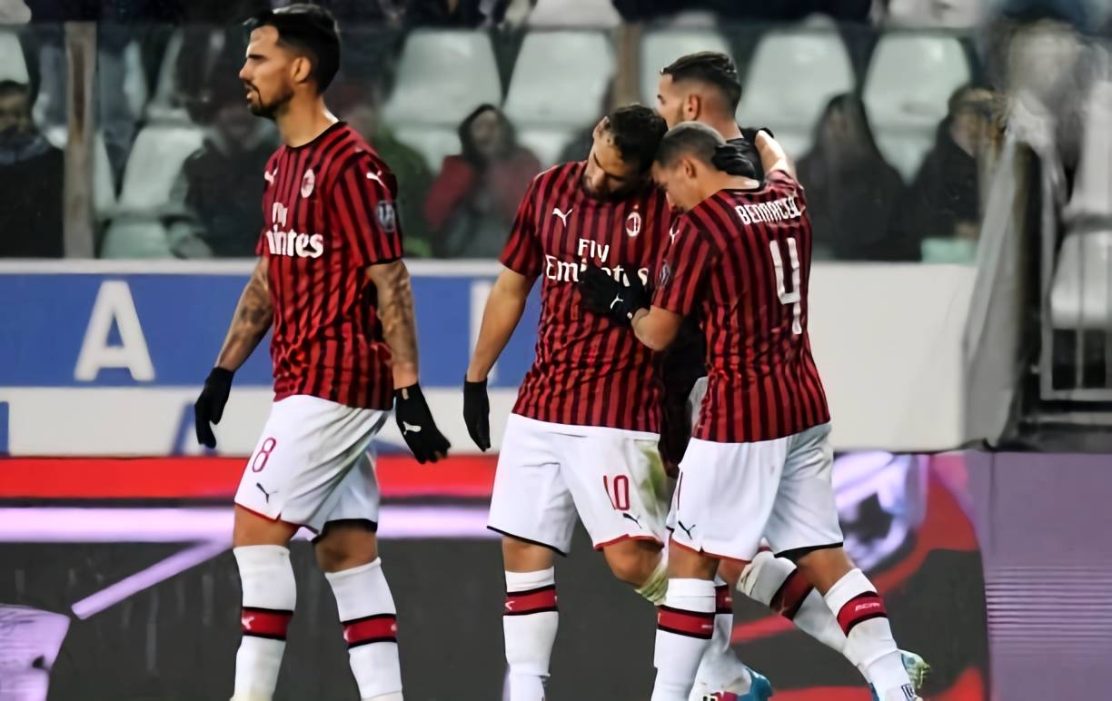 字母哥加盟热火，球队阵容再升级，未来充满期待（字母哥牵手热火，阵容再度升级，前景可期）