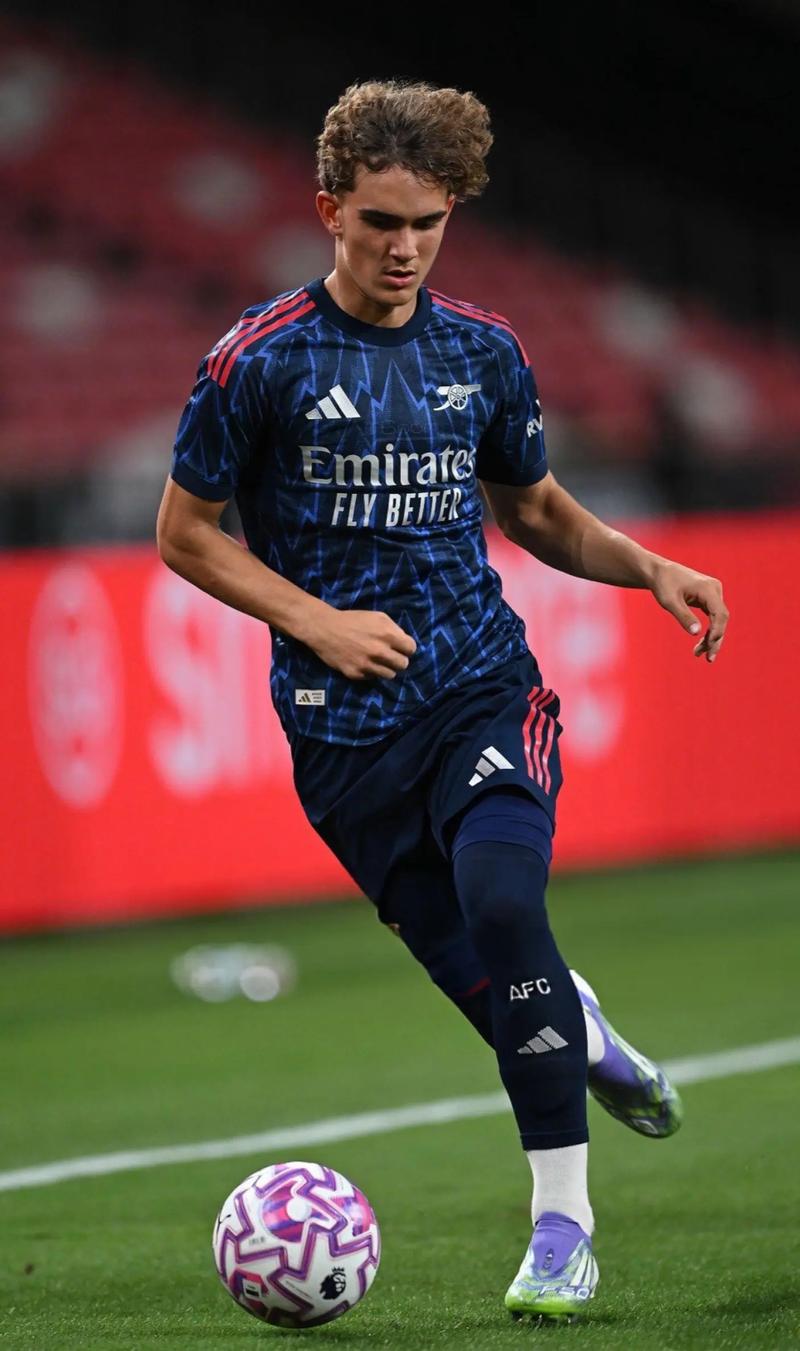 哈萨克斯坦足球超级联赛：13座城市的14支球队