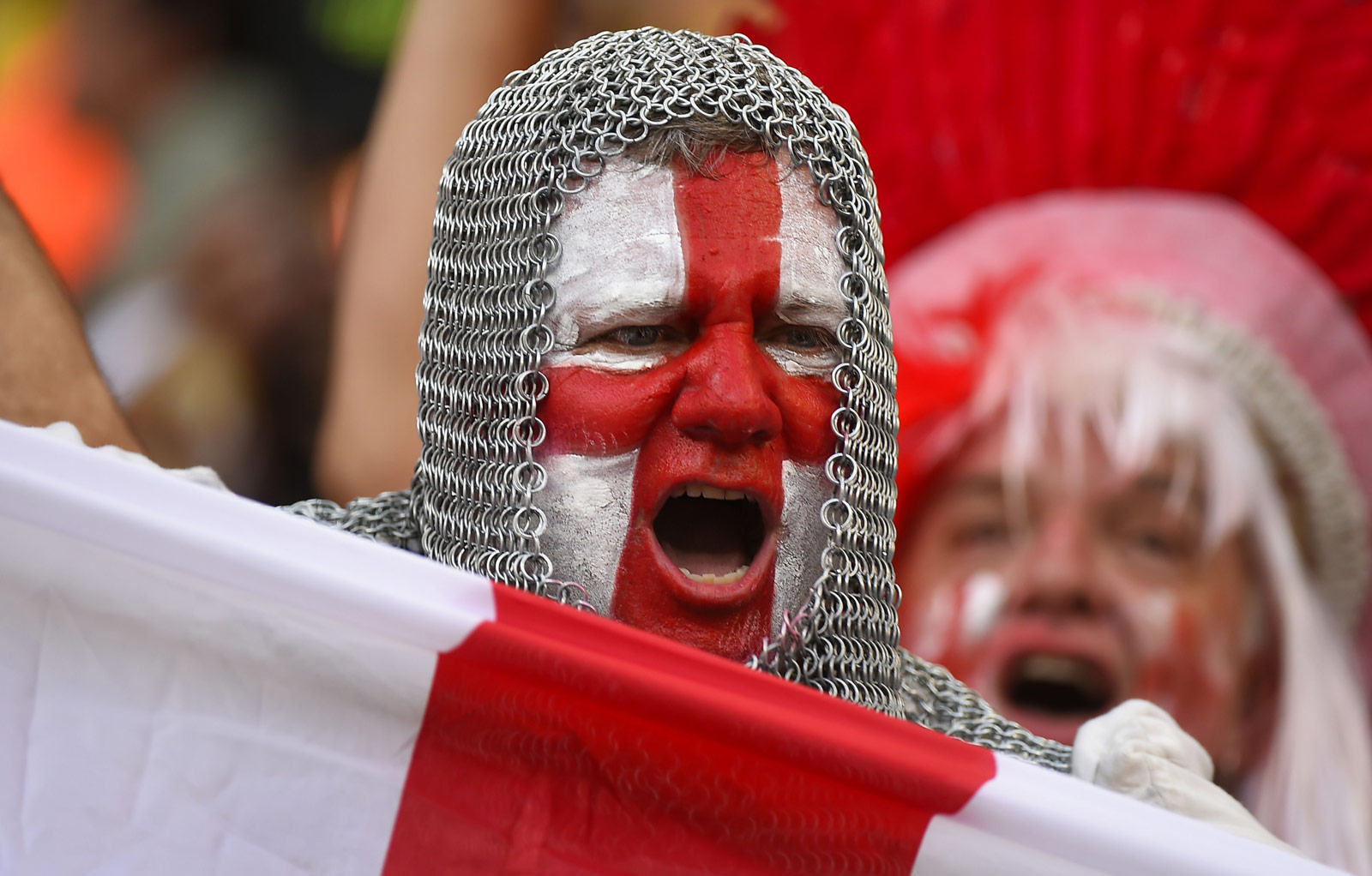 湖人官方：东契奇明日将缺席，里夫斯升级为出战成疑（湖人官宣：东契奇缺席明日比赛，里夫斯状态升级为出战成疑）